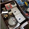 Image 3 : 5 TRAYS OF SAFETY GOGGLES, TOOLS, 2 PUMPS