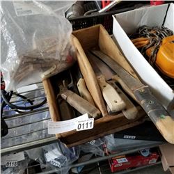 SMALL WOOD TOOL BOX W/ KNIVES AND WOODEN CLOTHES PIN