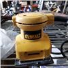 Image 2 : DEWALT PALM SANDER