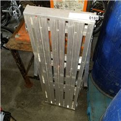 FOLDING WORK PLATFORM
