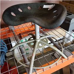 BOAT SEAT