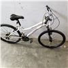 Image 3 : WHITE NAKAMURA INSPIRE 24 18 SPEED BIKE