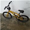 Image 3 : GOLD GT BMX BIKE