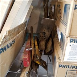 BUNDLE OF TOOLS, SHOVELS