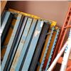 Image 2 : SECTION OF PALLET RACKING 8 x 4 FT W/ 3 YELLOW SHELVES