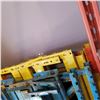 Image 3 : SECTION OF PALLET RACKING 8 x 4 FT W/ 3 YELLOW SHELVES