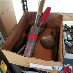 TRAY OF CHISELS