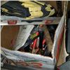 Image 2 : BOX OF TOOLS, LEVEL, TOOL POUCH