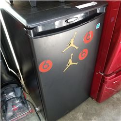 BLACK DANBY BAR FRIDGE - WORKING