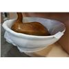 Image 3 : LARGE WHITE CERAMIC POT AND WOODEN DUCK
