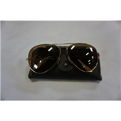 AUTHENTIC RAY BAN SUNGLASSES AVIATOR CLASSIC MODEL 3025 001/3K W/ CASE AND CLOTH - RETAIL $213