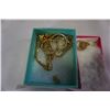 Image 2 : 2 TRAYS OF GOLD TONE JEWELLERY