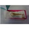 Image 3 : 2 TRAYS OF GOLD TONE JEWELLERY