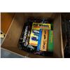 Image 1 : BOX OF HOTWHEELS AND HOTWHEELS REFERENCE MANUALS
