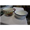 Image 1 : 2 LARGE FRUIT BOWLS