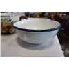 Image 3 : 2 LARGE FRUIT BOWLS