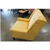 Image 4 : YELLOW STYLUS ACCENT CHAIR