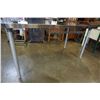 Image 3 : STAINLESS TABLE
