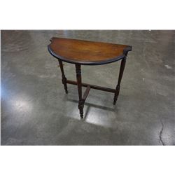 ANTIQUE D-TABLE