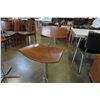 Image 3 : 2 RETRO BAR STOOLS