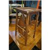 Image 1 : HIDDEN 2-STEP STOOL