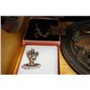 Image 2 : LOT OF JEWELRY, PLATTER, CASE