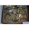 Image 3 : TRAY OF VARIOUS WOMENS JEWELLERY AND PINS