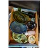 Image 2 : 2 TRAYS OF POTTERY AND ESTATE GOODS