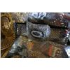 Image 3 : BASKET OF FISH SCALE ELASTIC BELTS