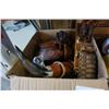 Image 1 : BOX OF COLLECTIBLES INCLUDING HORSE-DRAWN CARRIAGE