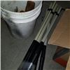 Image 2 : LOT OF NEW FIBERGLASS SLEDGE HANDLES AND BUCKET OF SLEDGE HAMMER HEADS