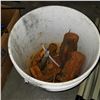 Image 3 : LOT OF NEW FIBERGLASS SLEDGE HANDLES AND BUCKET OF SLEDGE HAMMER HEADS