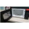 Image 3 : Kenmore Microwave & Rival Crock Pot