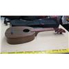 Image 9 : Hawaii 4 String Pineapple Ukulele w/ Case