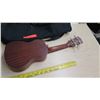 Image 8 : Makala 4 String Ukulele w/ Case