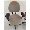 Image 2 : Qty 2 Rolling Office Chairs