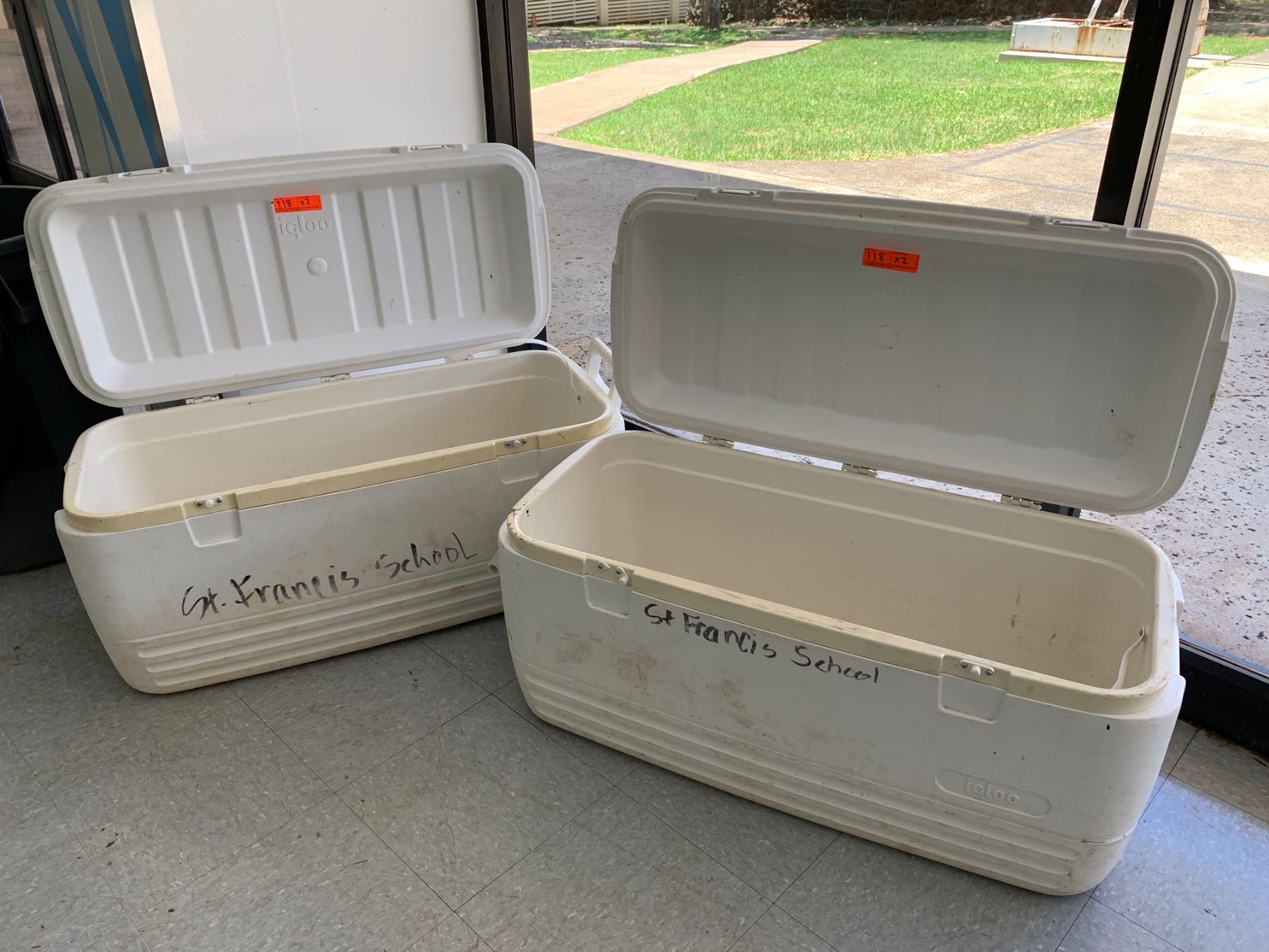 2 Large Ice Chests Coolers Missing Closure Tabs Oahu Auctions 2 large ice chests coolers missing closure tabs oahu auctions