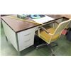 Image 1 : Desk & Yellow Rolling Chair