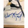 Image 2 : WAYNE GRETZKY SIGNED 8 X 10 FRAMED PHOTO