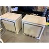 Image 3 : Queen 7 piece bedroom set includes: dresser, 2 nite stands, headboard, mirror, frame, rails & misc s