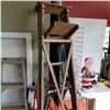 Image 2 : 8FT WOOD A-FRAME LADDER