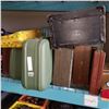 Image 1 : LOT OF VINTAGE SUIT CASES