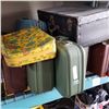 Image 2 : LOT OF VINTAGE SUIT CASES