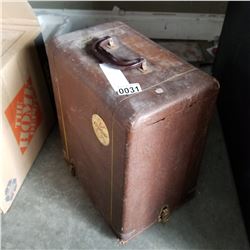 VINTAGE KEYSTONE PROJECTOR IN BROWN CARRY CASE