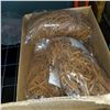 Image 2 : 2 BOXES OF RUBBER BANDS AND AMBER VIGIL GLASSES