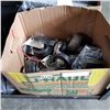 Image 1 : BOX OF CASTORS