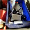 Image 1 : TRAY OF ALUMINUM AND IRON FITTINGS
