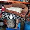 Image 1 : PETMATE DELUXE PET PORTER AND 3 DOG BEDS