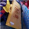 Image 1 : YELLOW FOLDING PICNIC TABLE
