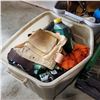 Image 2 : 2 TOTES OF SHOP FLUIDS AND SPRINKLERS